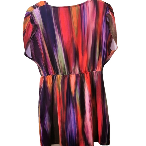 Vibrant Tunic with Gold accent. Size small. - Picture 5 of 5